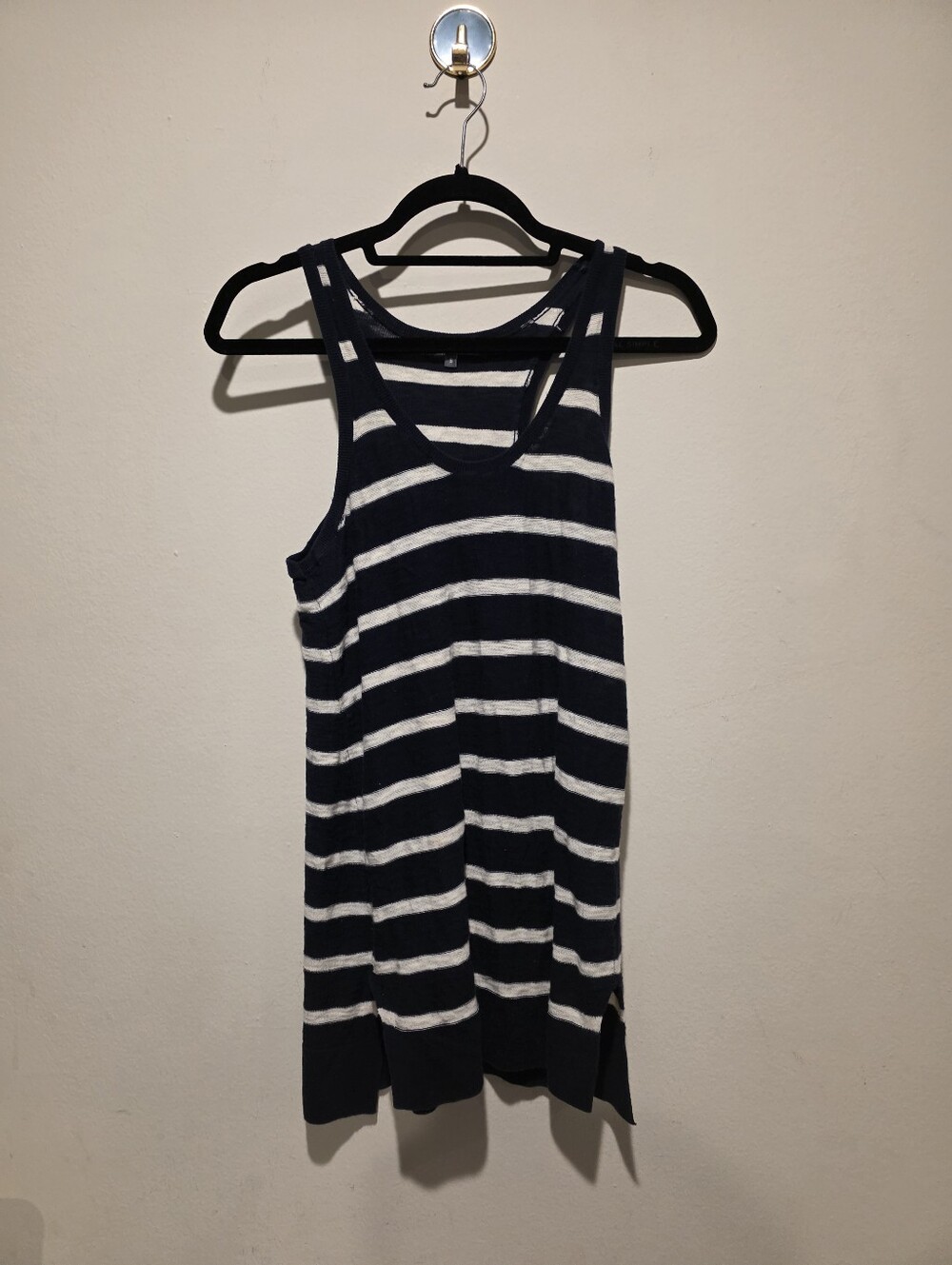 Vince. Striped Navy and White Tank Top Casual Women’s Sleeveless Top Size Small